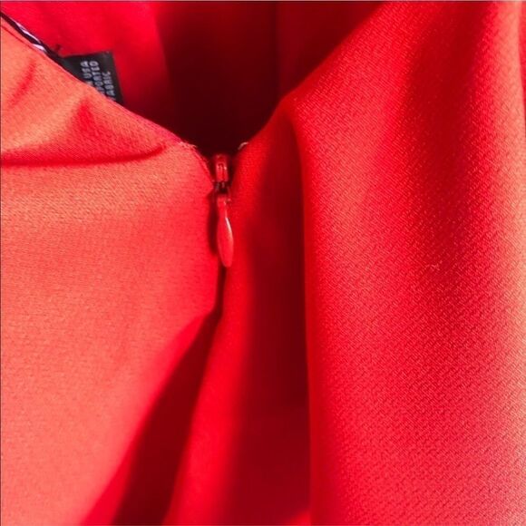 Women's NWT Xscape Red Formal Dress - Picture 13 of 16
